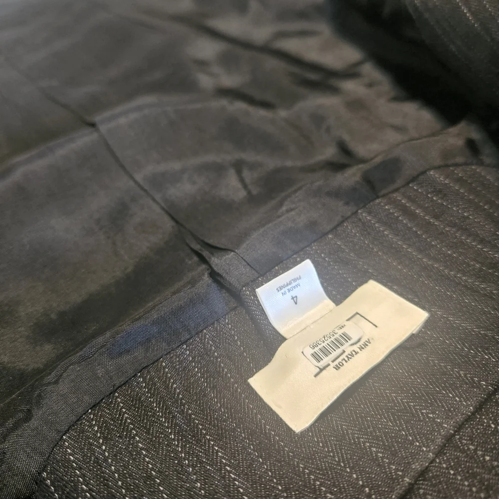 Gorgeous and Classy Ann Taylor The Loft Jean Material pant suit Sz 4top Sz 2pant - Picture 5 of 5